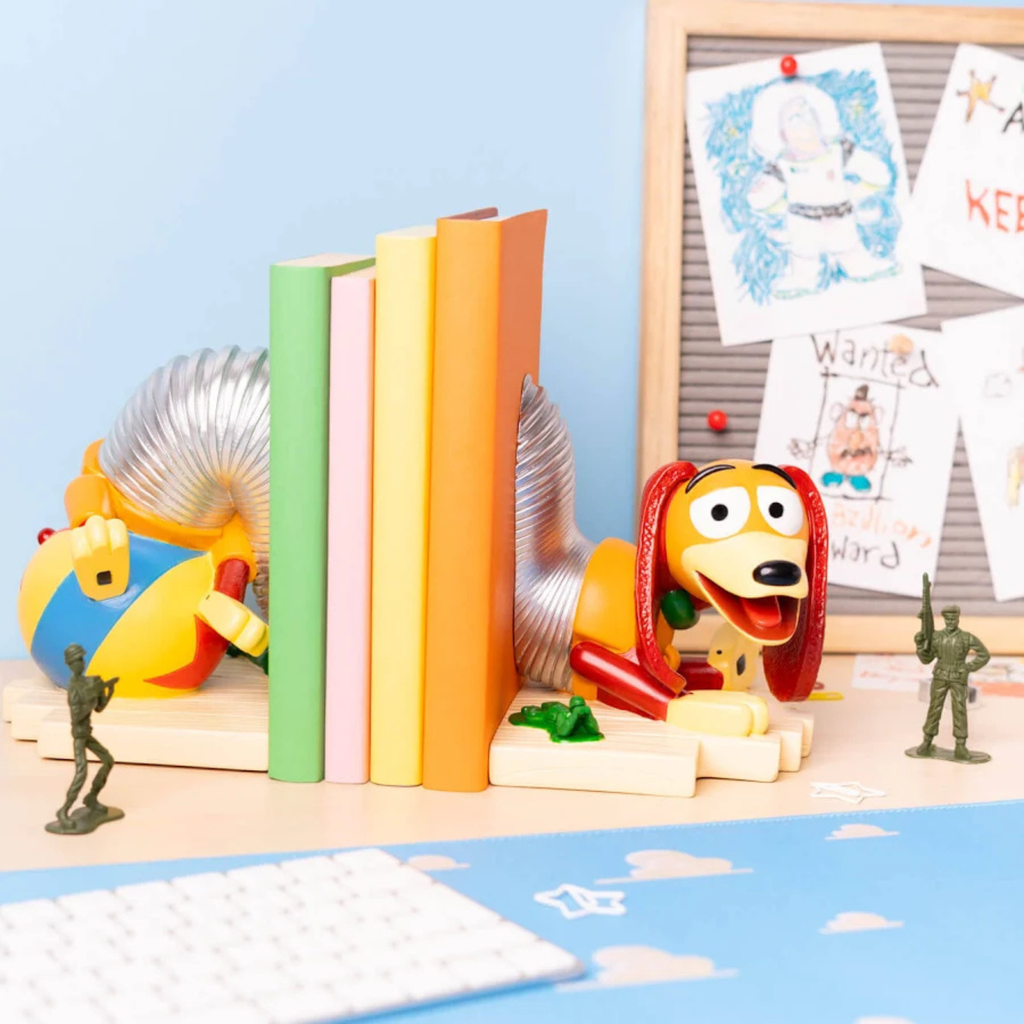 Slinky Book Buddy™ – Sujetalibros Decorativo Toy Story · Disney Pixar®