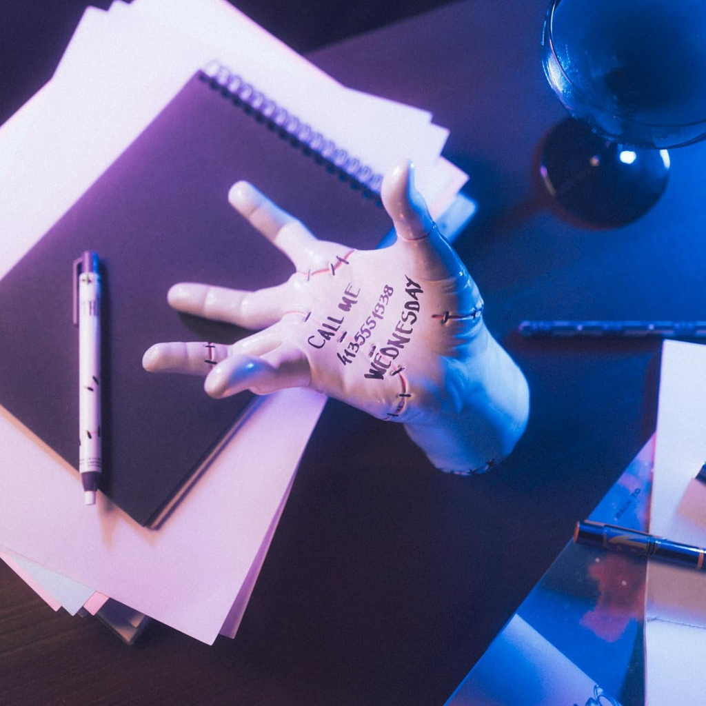 Thing Desk™ – Portalápices 3D + Set de Escritura Cosa Miércoles