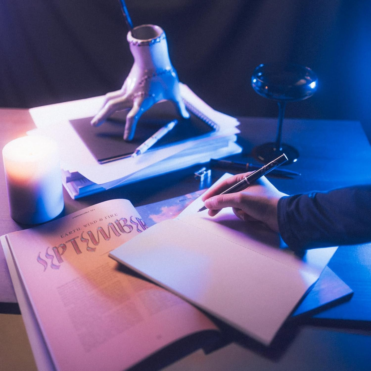 Thing Desk™ – Portalápices 3D + Set de Escritura Cosa Miércoles