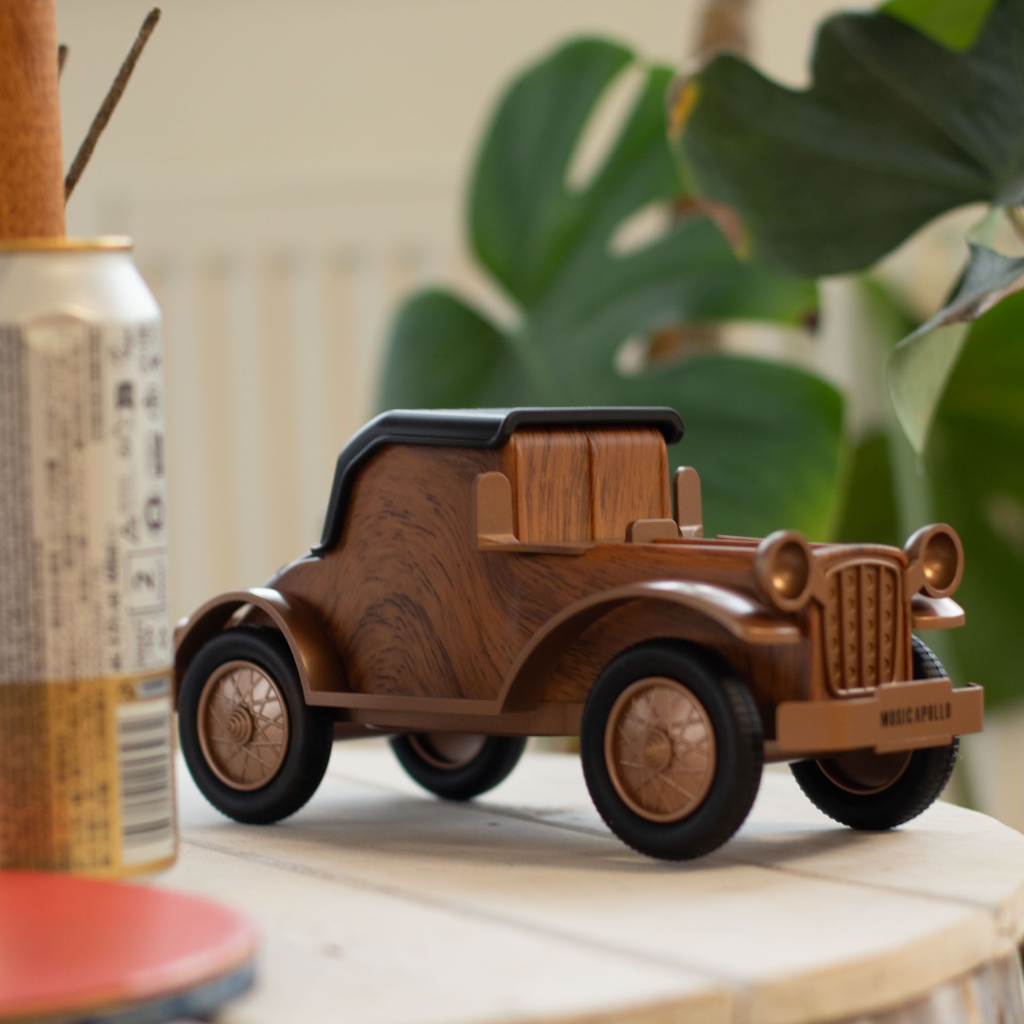 RetroCar SoundDock™ – Altavoz Coche Vintage + Soporte para Móvil
