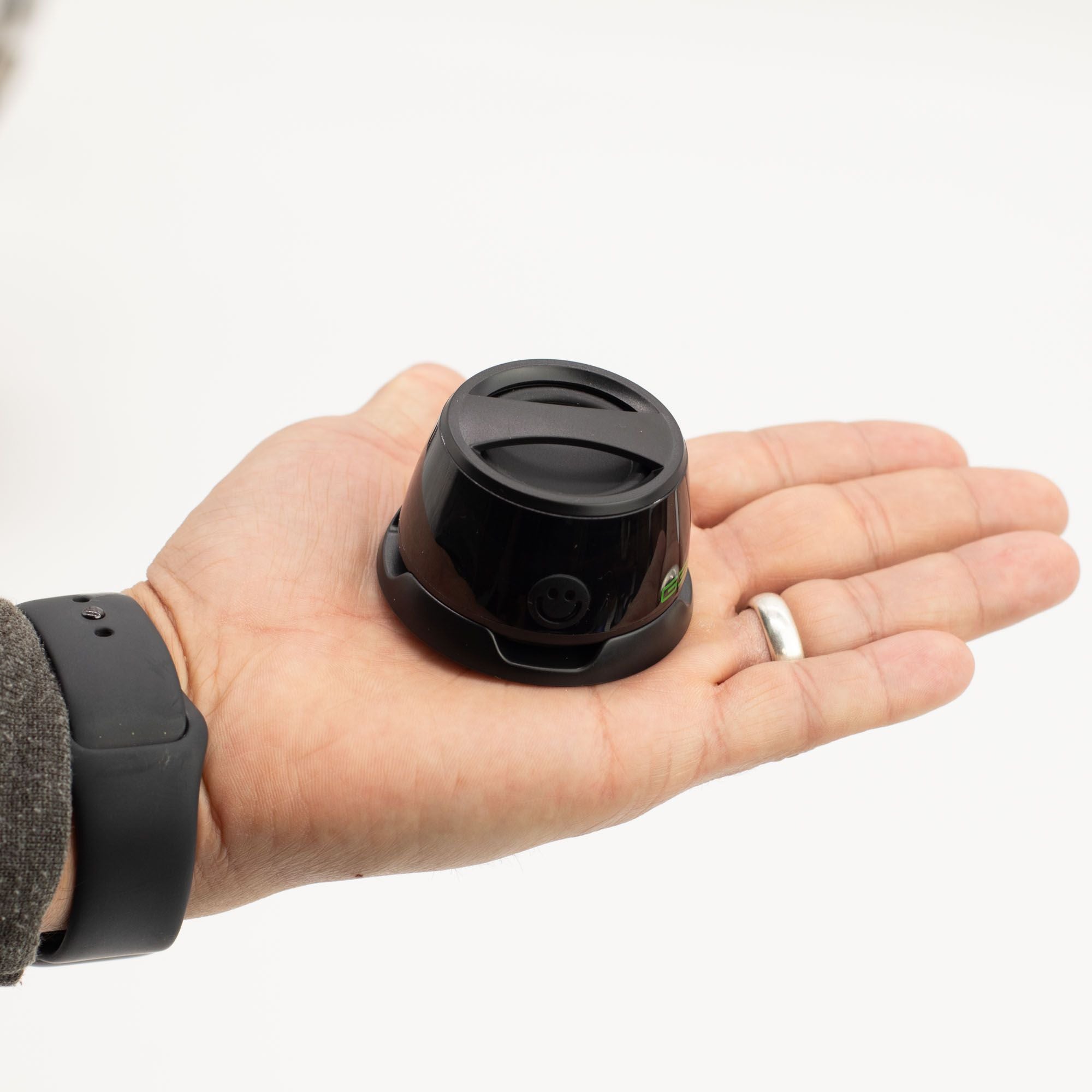 MagLink G300™ – Mini Altavoz Magnético + Soporte para Móvil