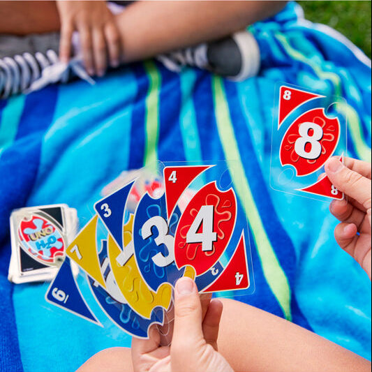 UNO AquaGo™ – Cartas Impermeables para Aventuras · Mattel®