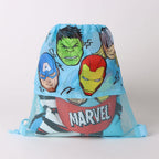 AVENGERS Hero™ – Pack Infantil Playa Toalla + Mochila + Gorra · Marvel®