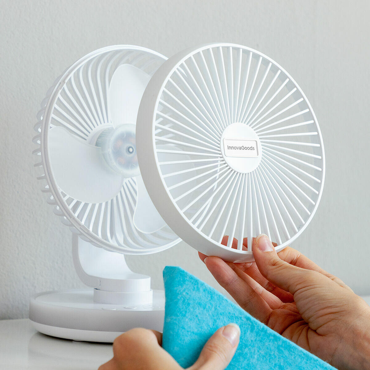 LumiBreeze™ – Ventilador Recargable con Luz LED
