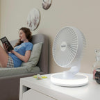 LumiBreeze™ – Ventilador Recargable con Luz LED
