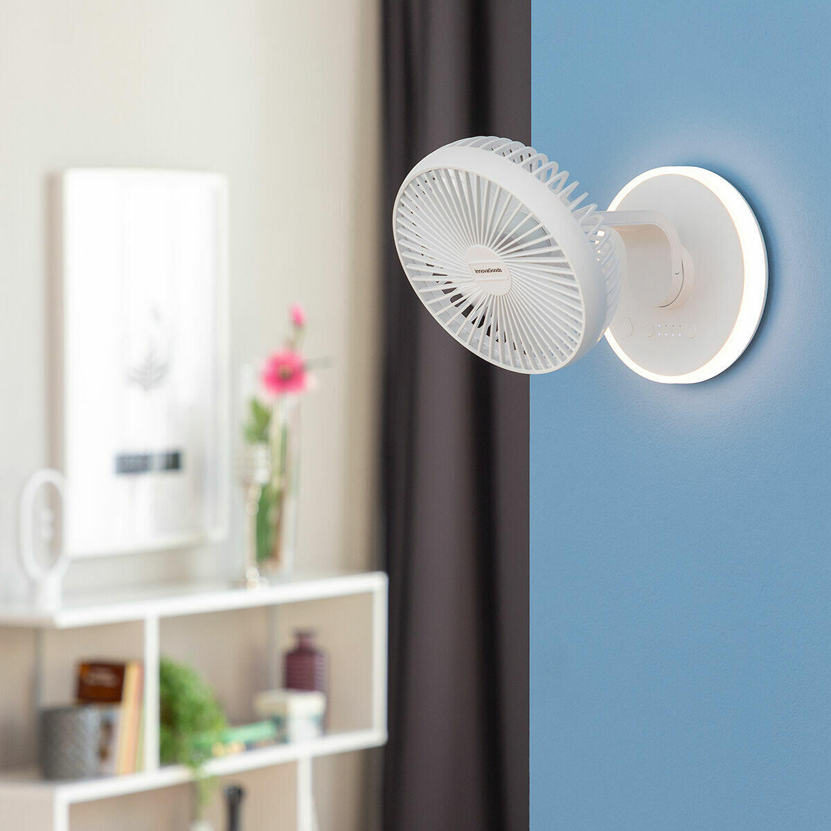LumiBreeze™ – Ventilador Recargable con Luz LED