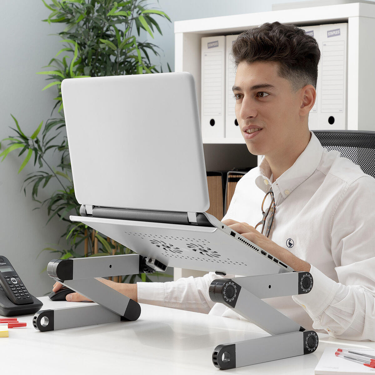 Omnible™ – Mesa Ajustable Multiposición para Portátil